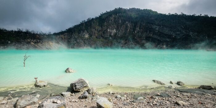 White crater bandung